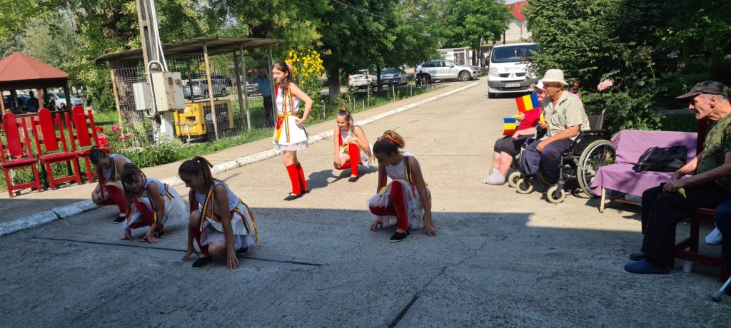 Seniorii-nostri-merita-iubire-si-respect-7